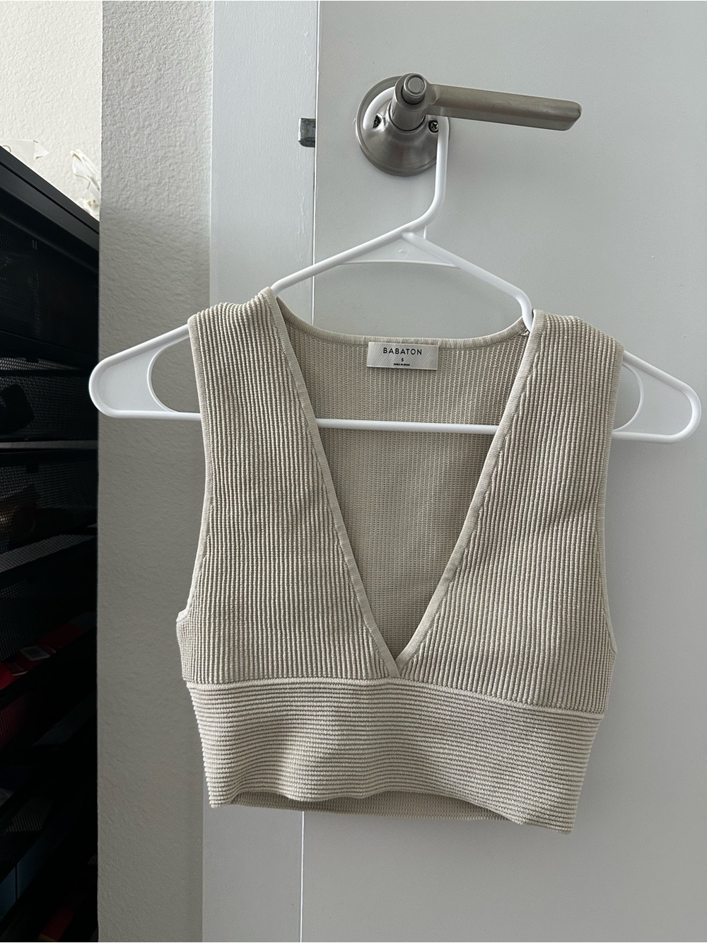 Babaton Beige Ribbed V-Neck Crop Top
